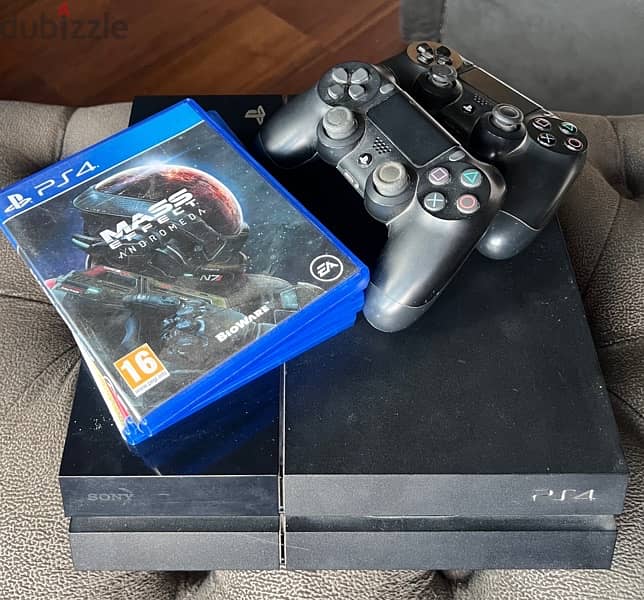 Playstation 4 (good as new) 2