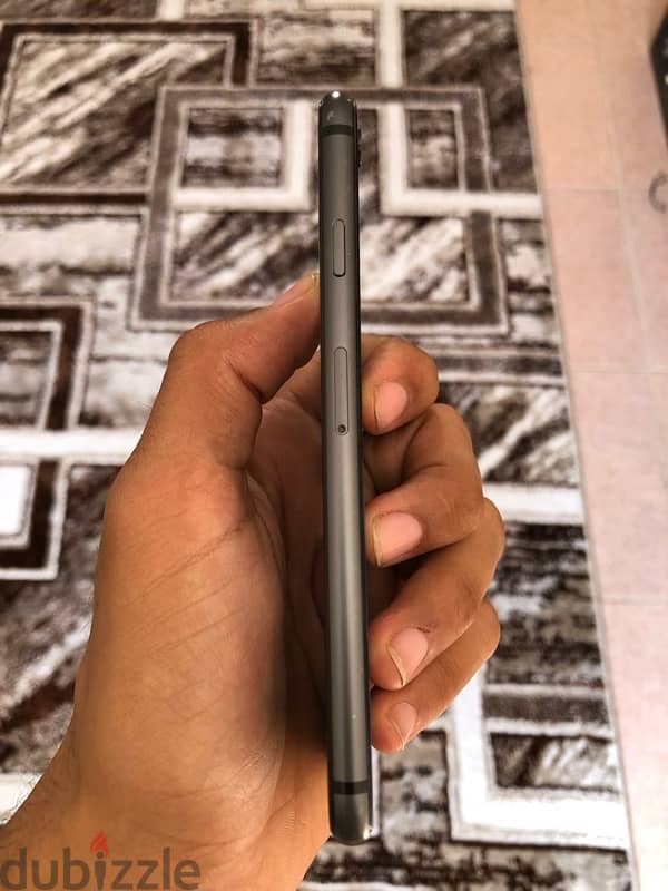 IPhone 8 (64GB) Balck 3