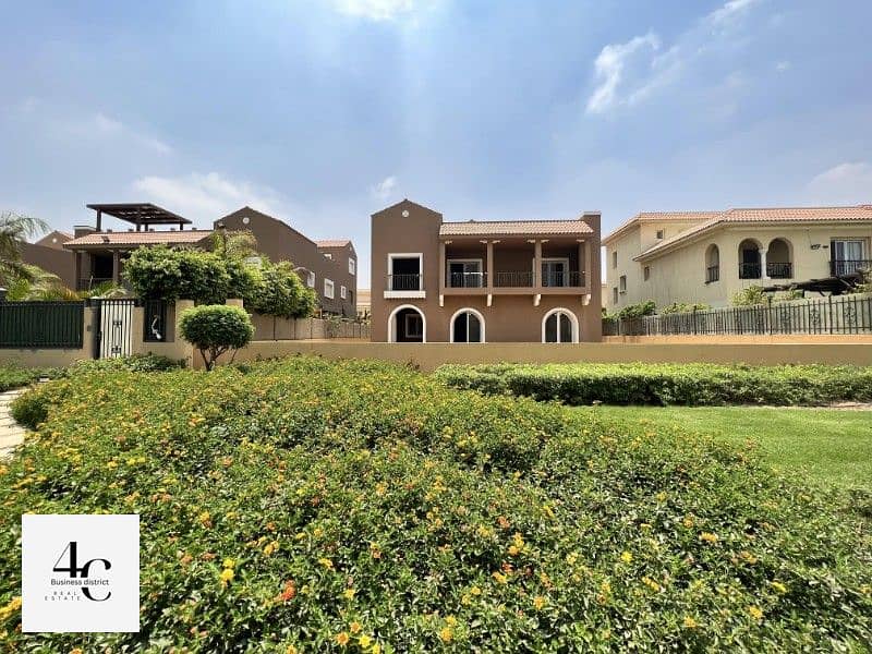 villa 260m for sale in Hyde Park with the lowest price in market , View Landscape and  Prime location 3