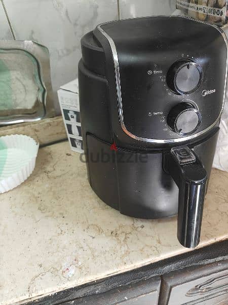 Midea - Air Fryer - 4L  Black 3