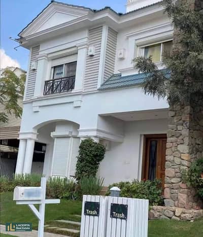 Town house in kingsway Mountain View in 6 of October near Al khamayl compound and chillout park