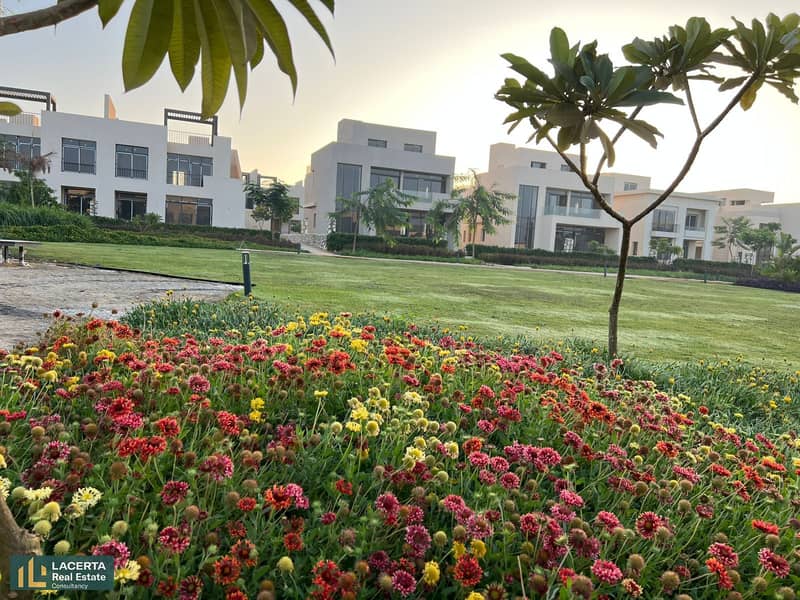 Town house in kingsway Mountain View in 6 of October near Al khamayl compound and chillout park 4