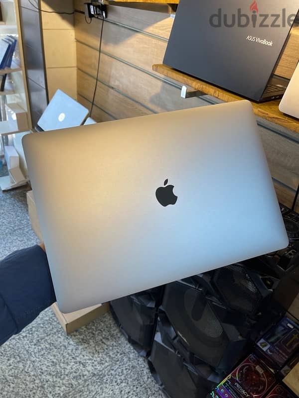 Macbook pro 15 inch 2018 1