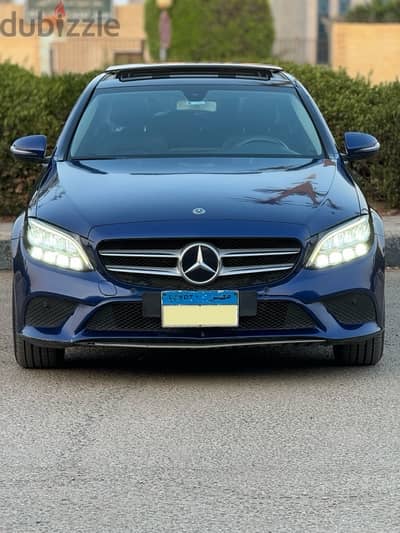 Mercedes-Benz C180 2020 لون مميز فبريكا بالكامل حاله نادره أعلي فئه