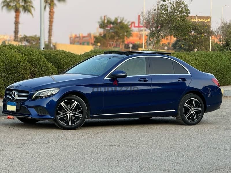 Mercedes-Benz C180 2020 لون مميز فبريكا بالكامل حاله نادره أعلي فئه 1