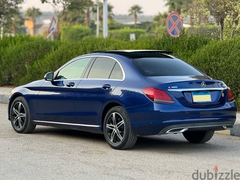 Mercedes-Benz C180 2020 لون مميز حاله نادره جدا أعلي فئه 2