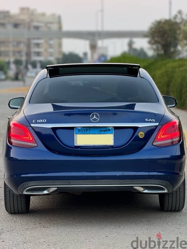 Mercedes-Benz C180 2020 لون مميز حاله نادره جدا أعلي فئه 3