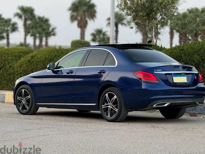 Mercedes-Benz C180 2020 لون مميز حاله نادره جدا أعلي فئه 4