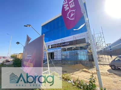 For sale, a commercial store, 125 square meters, immediate delivery, with facilities up to 4 years, West Eleven Mall, in front of Misr University