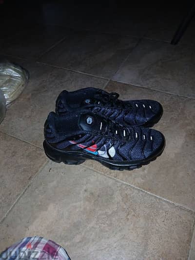 tn black size 43