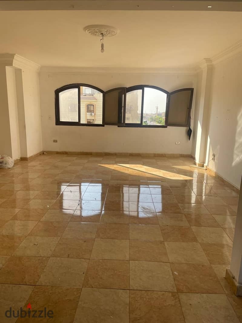 Penthouse for sale in Zizinia Compound 1