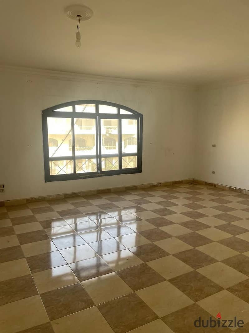 Penthouse for sale in Zizinia Compound 2