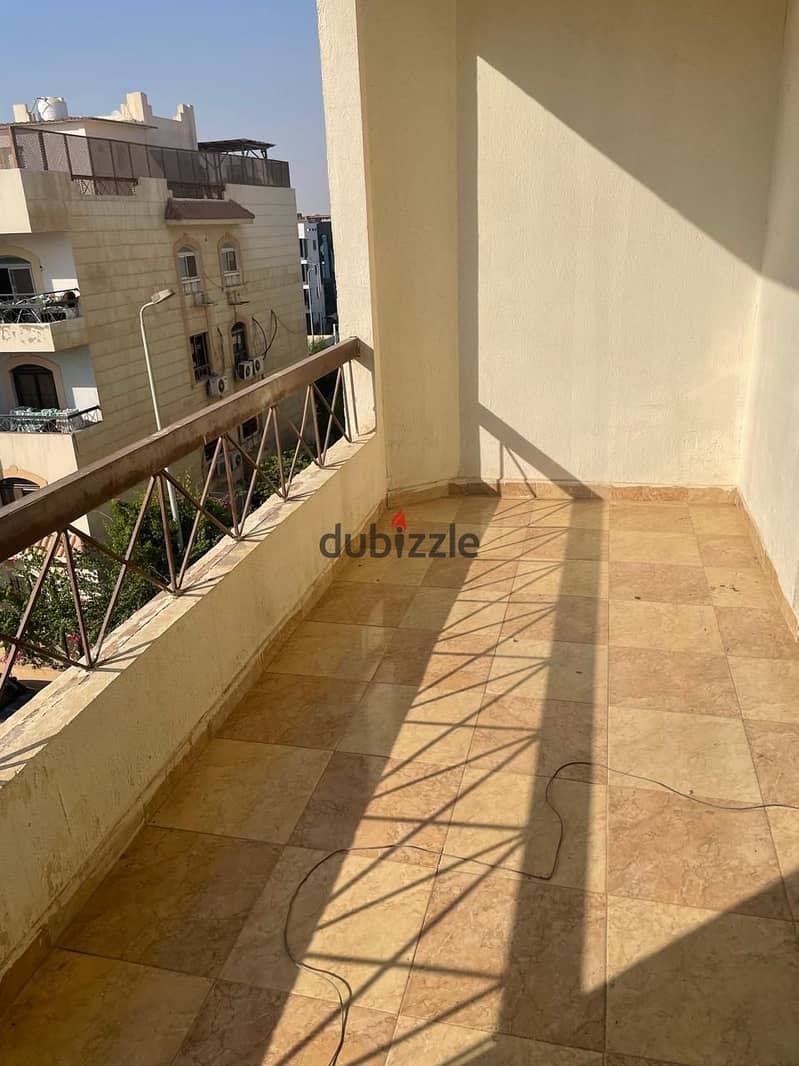 Penthouse for sale in Zizinia Compound 8