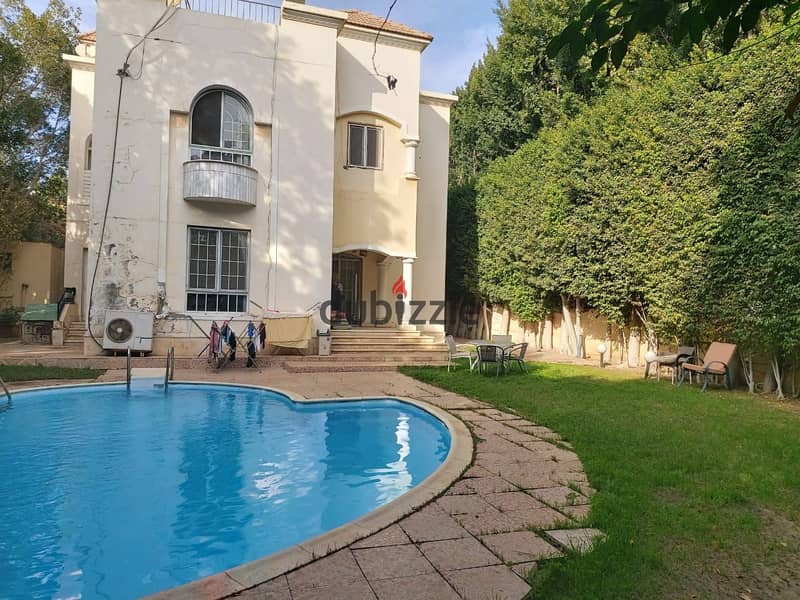 Private villa for sale, 750 square meters, with a swimming pool and a large private garden, next to Mall of Egypt, Wadi Degla Club, and on Al Wahat Ro 2