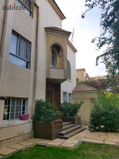 Private villa for sale, 750 square meters, with a swimming pool and a large private garden, next to Mall of Egypt, Wadi Degla Club, and on Al Wahat Ro