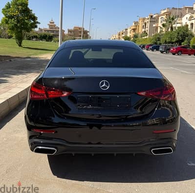 للبيع Mercedes C200 2023 AMG أسود ميتالك اعلى فئة بدون خدش حاله الزيرو