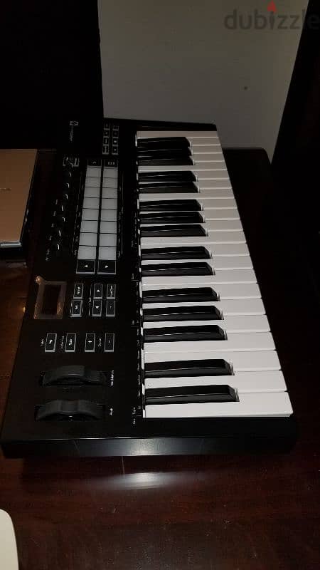 Novation launchkey 37 - MK3 , midi keyboard / controller 2