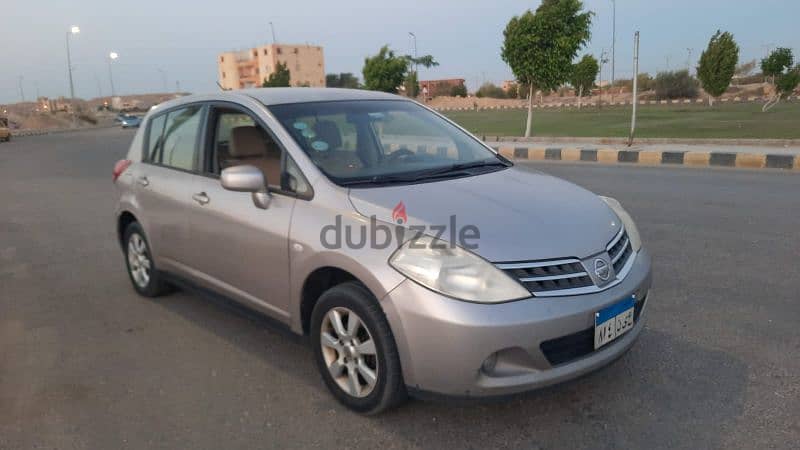 Nissan Tiida 2010 3