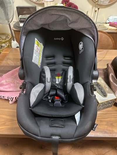 carseat Canadian brand with base