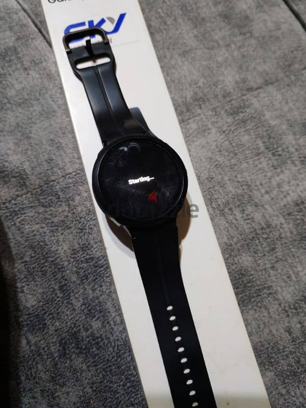 galaxy watch 4 with charger and box 0