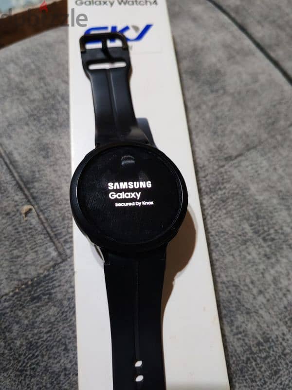 galaxy watch 4 with charger and box 1