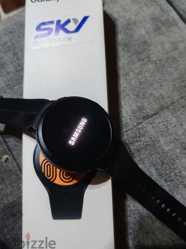 galaxy watch 4 with charger and box 2