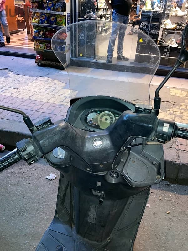 اسكوتر joyride  200 cc  sym 7