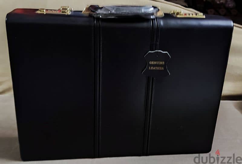 شنطة سمسونايت جلد طبيعي جديد Samsonite luggage 4