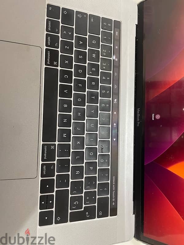 Apple Mac book pro 2017 15 inch 2