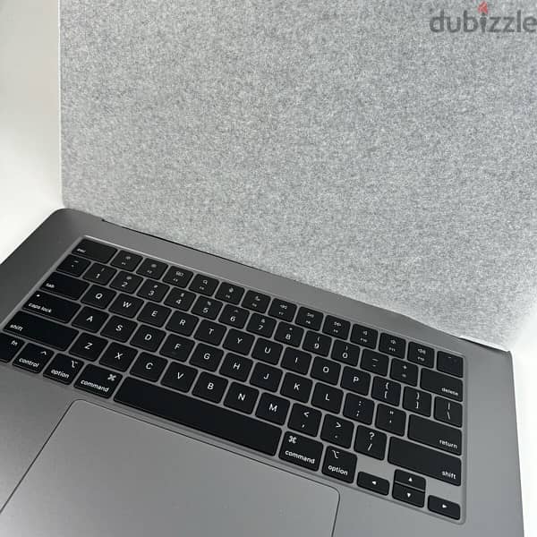 Macbook air m2  15 inch 4