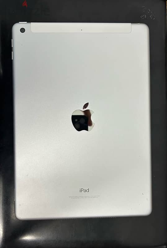 iPad 5th Gen (WiFi + Cellular) / 32GB 2