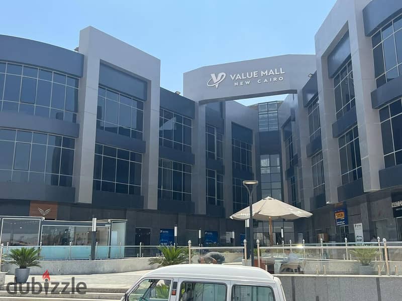 Shop for sale, 22 sqm, frontage, in the Fifth Settlement, in the largest commercial mall, in front of La Vista Compound, on the main floor, immediate 1