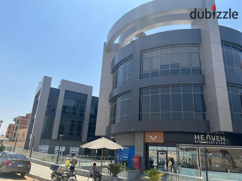 Shop for sale, 22 sqm, frontage, in the Fifth Settlement, in the largest commercial mall, in front of La Vista Compound, on the main floor, immediate 4