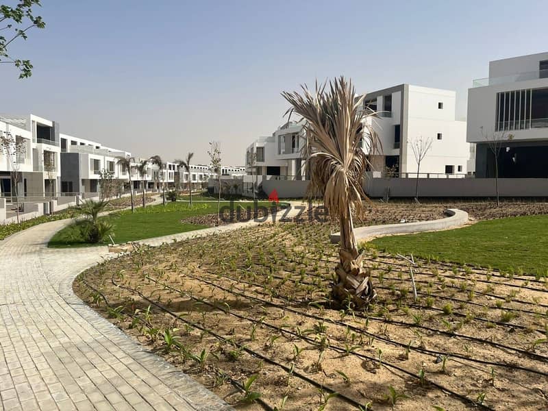 Receive immediately a 6-bedroom double-view townhouse in Joulz behind New Giza in installments 4