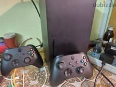 xbox series x with 2 controller 0