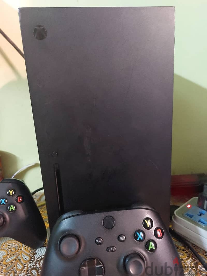 xbox series x with 2 controller 2