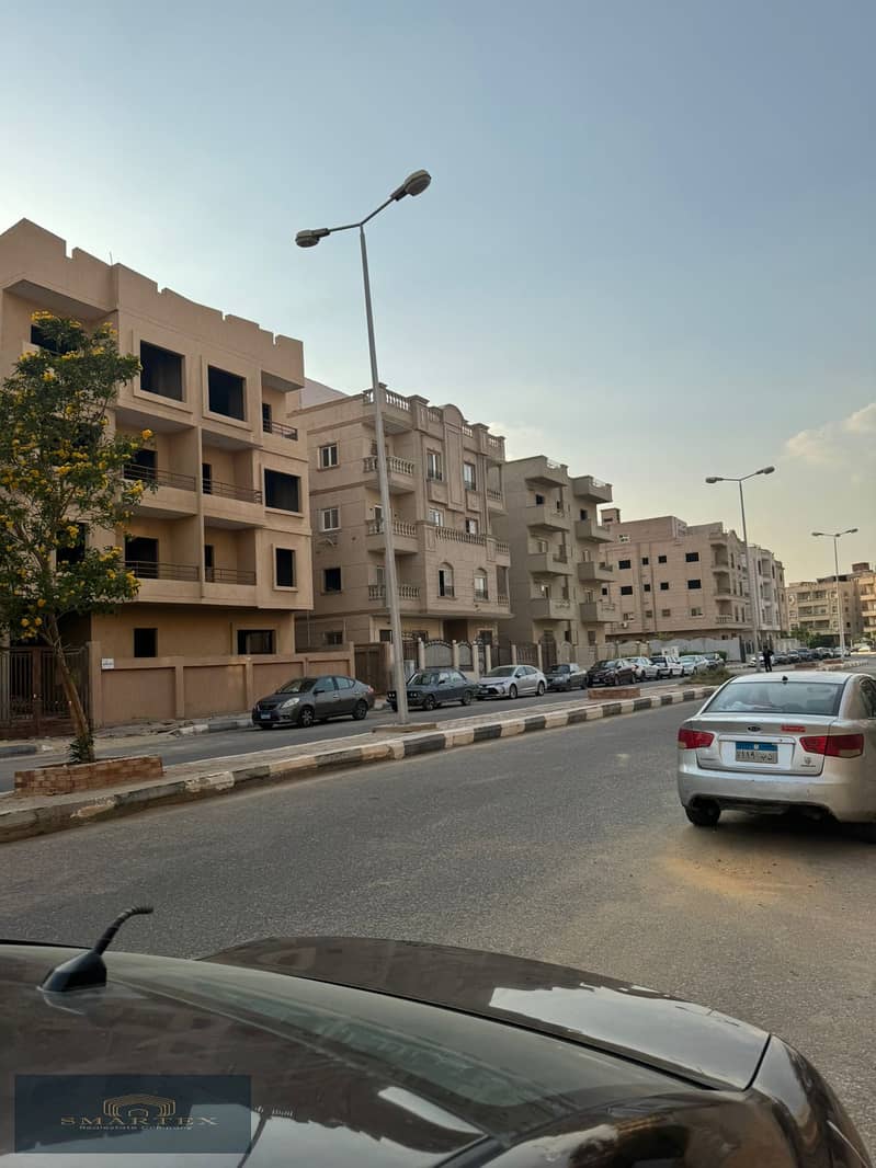 Duplex ready to move in the seventh district, buildings next to Hassan Allam Compound, Suez Road, Gate 2, the middle link 4