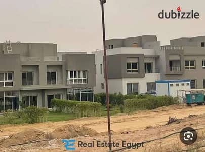 Twin houses available for immediate delivery in the heart of Sheikh Zayed City. 