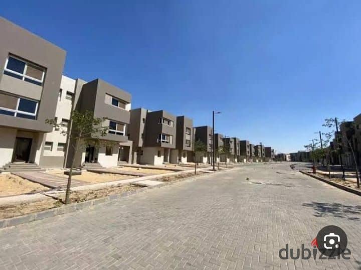 "Twin houses available for immediate delivery in the heart of Sheikh Zayed City. " 3