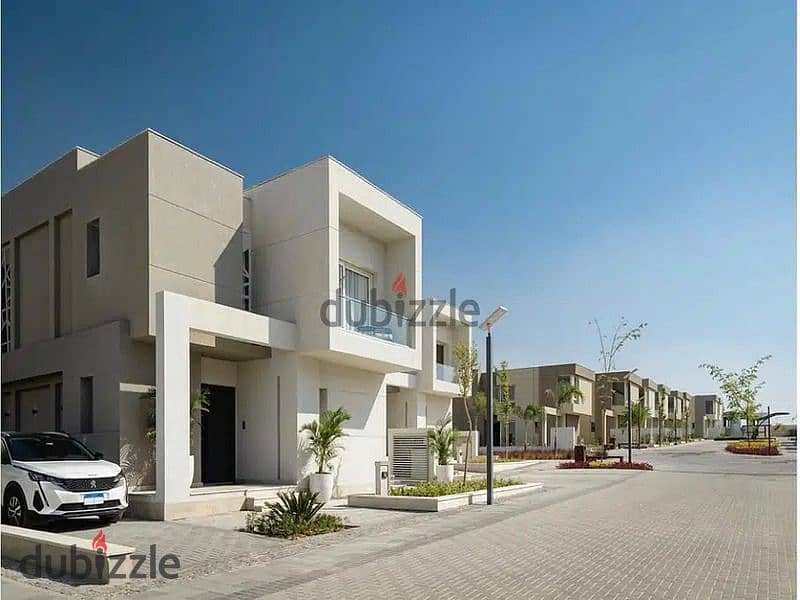 بسعر اللونش تاون هاوس لقطه  مع Palm Hills فيو لاند سكيب صريح و اقساط علي اطول فترة سداد 9