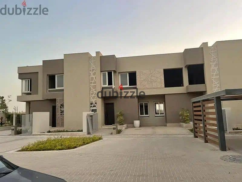 بسعر اللونش تاون هاوس لقطه  مع Palm Hills فيو لاند سكيب صريح و اقساط علي اطول فترة سداد 20