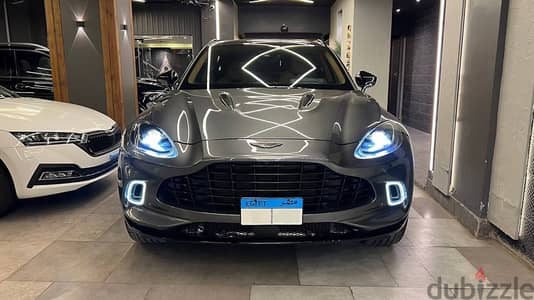 Aston Martin DBX 2021