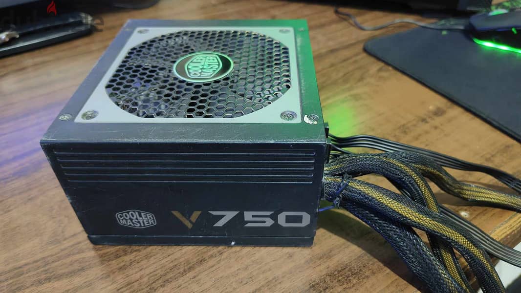 Cooler Master 750W gold 0