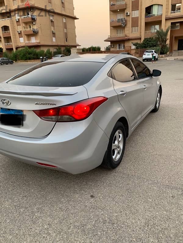 Hyundai Elantra 2012 3