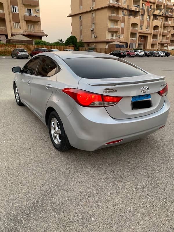 Hyundai Elantra 2012 4