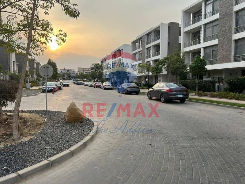 Hot Deal–Only 400K Over–219M Garden Apartment 7