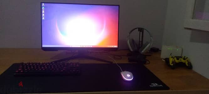 PC and monitor قابل للتفاوض