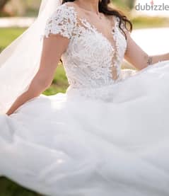 wedding dress with long veil for sale 0