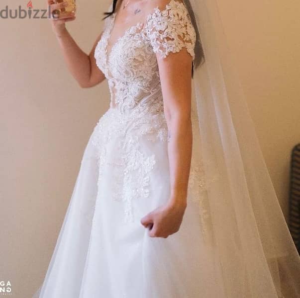 wedding dress with long veil for sale 1