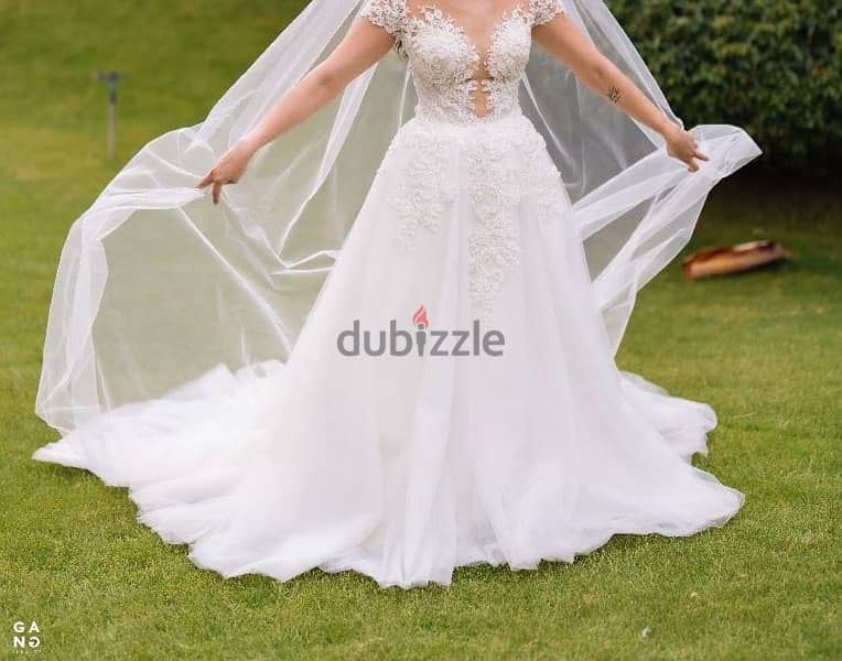 wedding dress with long veil for sale 2